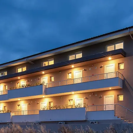 아파트 Sithonia Luxury 니키티
